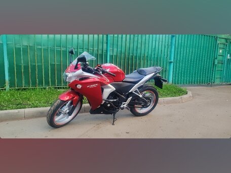 2011 Honda CBR 250R, красный, 180000 рублей, вид 1