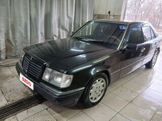 1990 Mercedes-Benz W124 230 4-speed, чёрный, 200000 рублей, вид 3