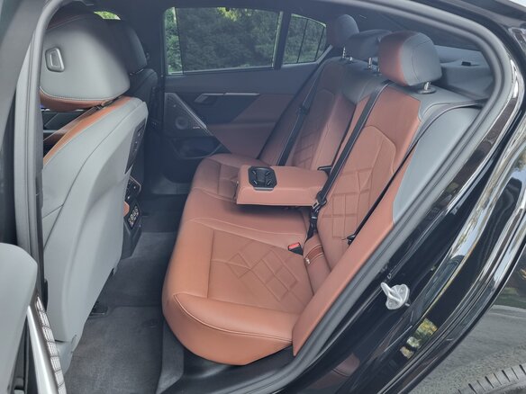 2025 BMW 5 серии 530i xDrive VIII (G60/G61/G68), чёрный, 8800000 рублей - вид 33