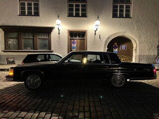 1986 Cadillac Fleetwood Brougham II Рестайлинг, чёрный, 8500000 рублей, вид 4