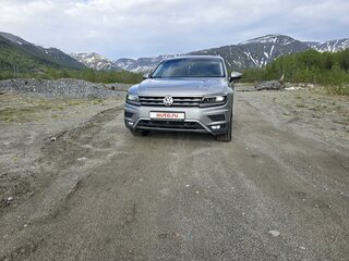 2018 Volkswagen Tiguan II, серебристый, 2500000 рублей, вид 2