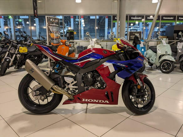 2021 Honda CBR 1000 RR/RA Fireblade, красный - вид 4