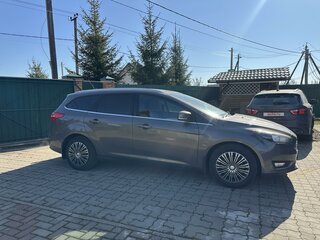 2017 Ford Focus III Рестайлинг, серый, 950000 рублей, вид 5