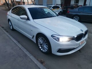 2017 BMW 5 серии 520d xDrive VII (G30/G31/G38), белый, 2200000 рублей, вид 3