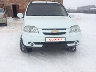 2010 Chevrolet Niva I Рестайлинг, белый, 530000 рублей, вид 1