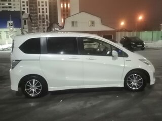 2014 Honda Freed I Рестайлинг 2, белый, 1340000 рублей, вид 4