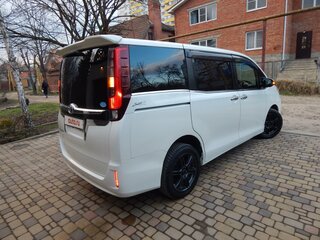 2016 Toyota Esquire I, белый, 2220000 рублей, вид 5