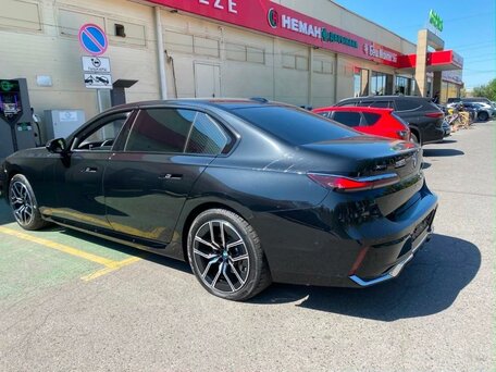 2026 BMW 7 серии 740d xDrive VII (G70), чёрный, 15890000 рублей, вид 4