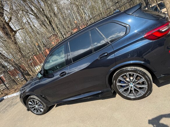 2019 BMW X5 30d IV (G05/G18), чёрный, 5700000 рублей - вид 2