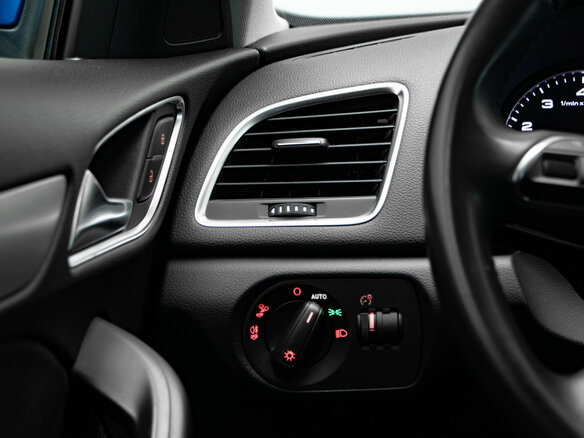 2015 Audi Q3 I (8U) Рестайлинг, голубой, 2125000 рублей - вид 13