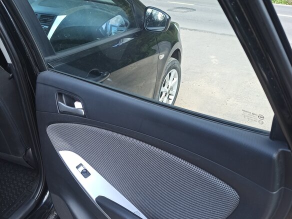 2013 Hyundai Solaris I, чёрный, 790000 рублей - вид 12