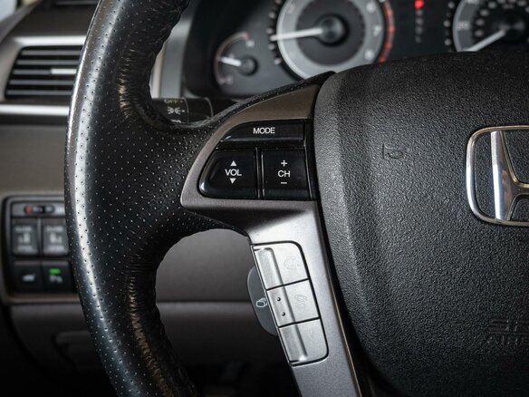 2014 Honda Odyssey (North America) IV, серый, 2800000 рублей - вид 20