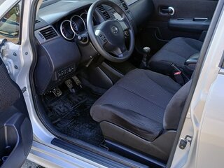 2013 Nissan Tiida I Рестайлинг, серебристый, 750000 рублей, вид 4