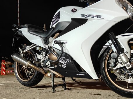 2014 Honda VFR 800, белый, 500000 рублей, вид 3