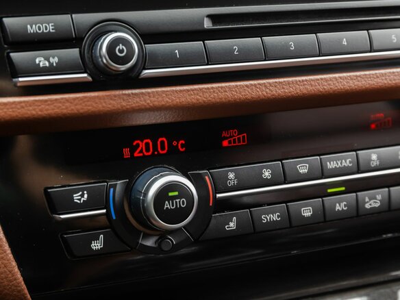 2016 BMW 5 серии 530d xDrive VI (F10/F11/F07) Рестайлинг, чёрный - вид 16