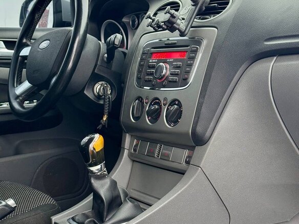 2010 Ford Focus II Рестайлинг, серебристый, 559000 рублей - вид 9
