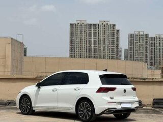 2022 Volkswagen Golf VIII, белый, 1695000 рублей, вид 5