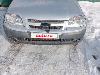 2011 Chevrolet Niva I Рестайлинг, серебристый, 370000 рублей, вид 1