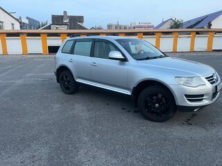 2008 Volkswagen Touareg I Рестайлинг, серебристый, 1000000 рублей, вид 5