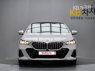 2025 BMW 5 серии 530i xDrive VIII (G60/G61/G68), белый, 7360000 рублей, вид 2