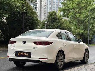 2024 Mazda 3 Axela IV (BP), белый, 2060000 рублей, вид 3