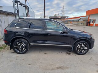 2014 Volkswagen Touareg II, чёрный, 2750000 рублей, вид 3