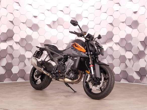 2024 KTM 990 Duke, чёрный, 1285000 рублей