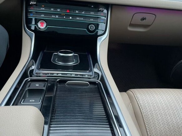 2017 Jaguar XF II, красный, 2400000 рублей - вид 23