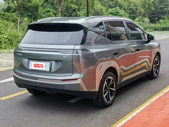 2025 Aion Y Plus 58.9 kWh, серебристый, 1448069 рублей - вид 5
