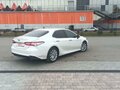 2018 Toyota Camry VIII (XV70), белый, 3350000 рублей - вид 2