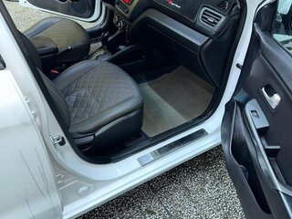 2014 Kia Rio 4-speed III, чёрный, 1010000 рублей, вид 3