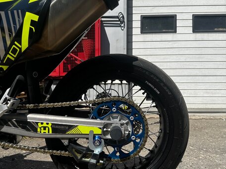 2020 Husqvarna 701 Supermoto, зелёный, 950000 рублей, вид 2