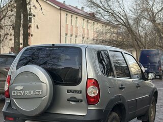 2015 Chevrolet Niva I Рестайлинг, серебристый, 730000 рублей, вид 5
