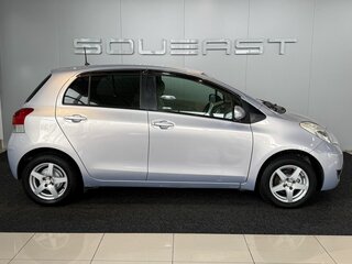 2010 Toyota Vitz II (XP90), серебристый, 529000 рублей, вид 3