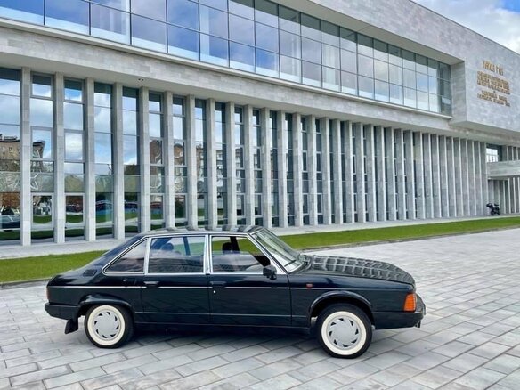 1990 Tatra T613 613-4, чёрный - вид 2