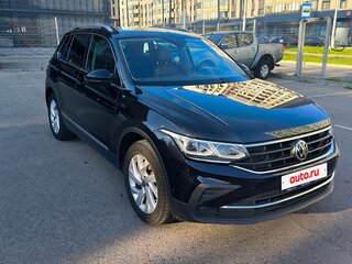 2021 Volkswagen Tiguan II Рестайлинг, чёрный, 3399000 рублей, вид 4