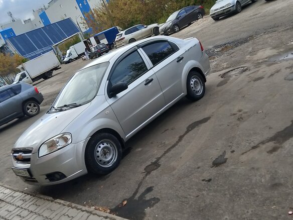 2011 Chevrolet Aveo I Рестайлинг, серебристый, 560000 рублей - вид 1