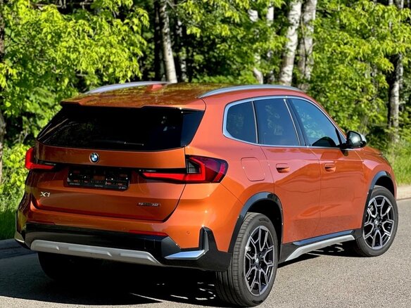 2022 BMW X1 18i sDrive III (U11/U12), оранжевый, 4900000 рублей - вид 4