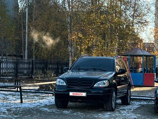 1999 Mercedes-Benz M-Класс 430 I (W163), чёрный, 1200000 рублей, вид 1