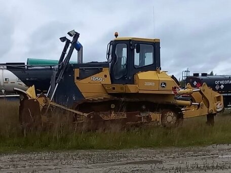 2012 John Deere 1050J, 19000000 рублей, вид 3