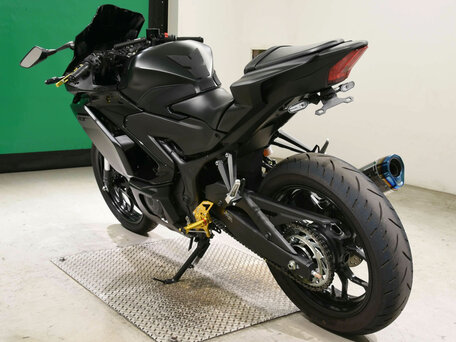 2025 Yamaha YZF-R3, чёрный, 670000 рублей, вид 5