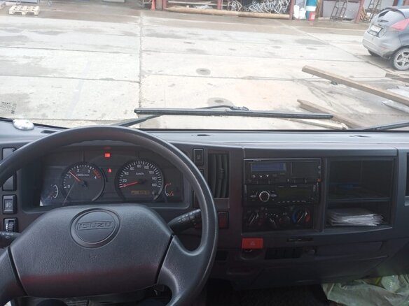 2017 Isuzu Elf (N-series), белый, 3300000 рублей - вид 3