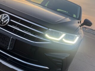 2020 Volkswagen Tiguan II Рестайлинг, чёрный, 3650000 рублей, вид 2