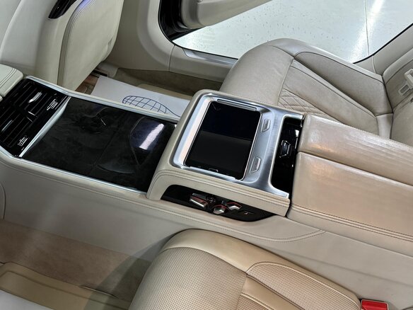 2015 BMW 7 серии Long 750Li xDrive VI (G11/G12), коричневый, 3800000 рублей - вид 25