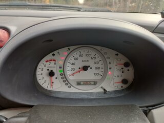 2001 Nissan Tino, серый, 350000 рублей, вид 5