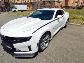 2019 Chevrolet Camaro 10-speed VI Рестайлинг, белый, 4699000 рублей, вид 4