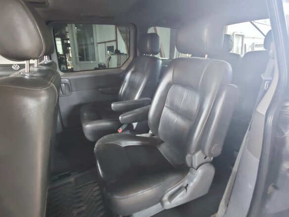 2002 Kia Carnival I, чёрный, 370000 рублей - вид 19