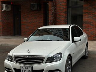 2011 Mercedes-Benz C-Класс 200 III (W204) Рестайлинг, белый, 1290000 рублей, вид 2