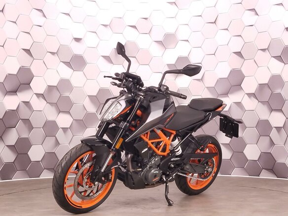 2022 KTM 390 Duke, чёрный - вид 1
