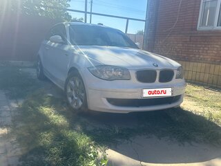 2009 BMW 1 серии 116i I (E81/E82/E87/E88) Рестайлинг, белый, 700000 рублей, вид 1